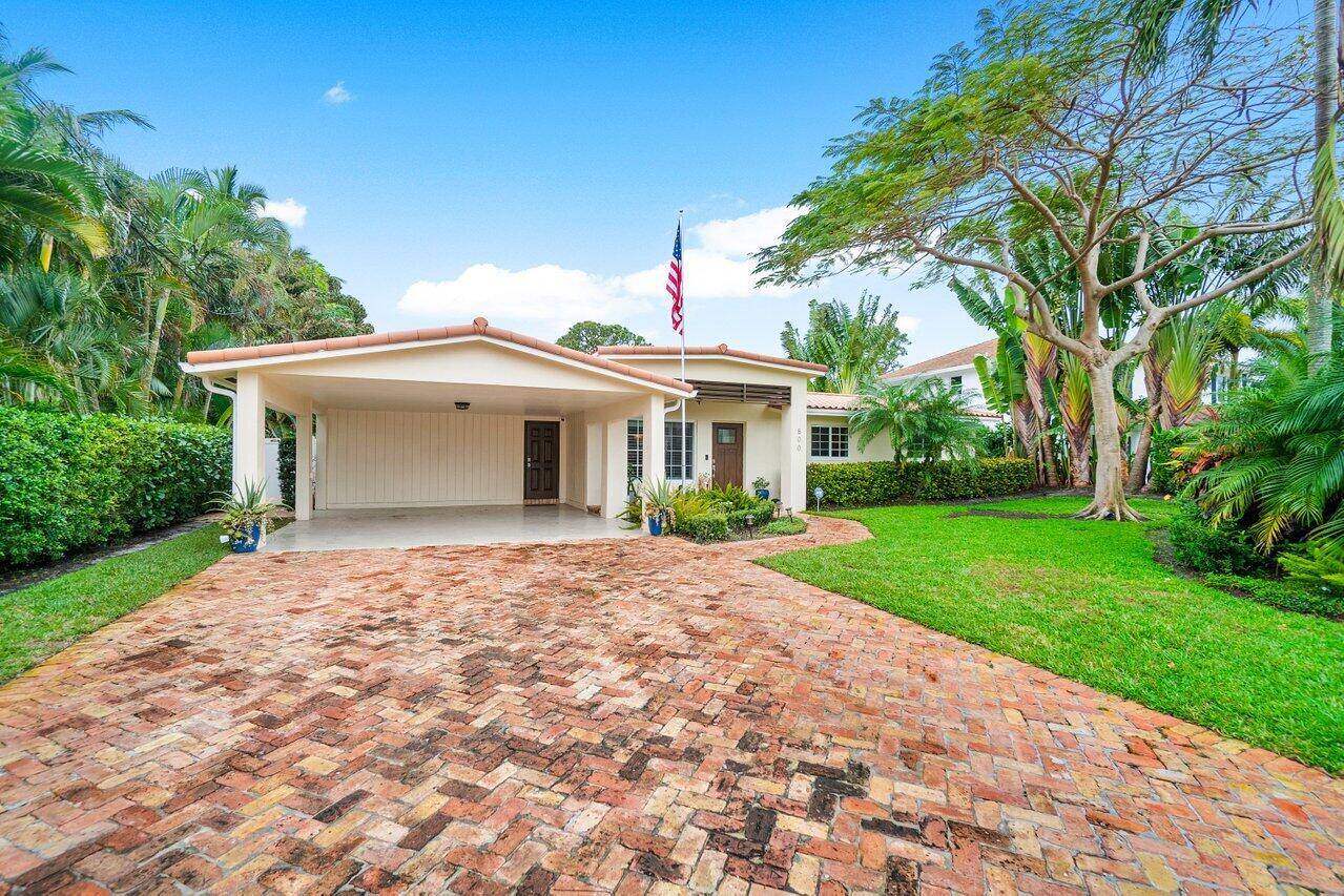 Discover this exquisite 3 bedroom, 2 bath home nestled in the highly desirable Lake Ida neighborhood.