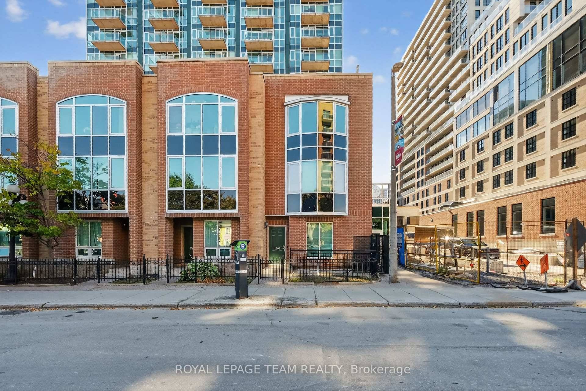 Located on the third floor, this bright and inviting unit features a spacious bay window in the living room with views of York Street, while the bedroom offers a peaceful ...