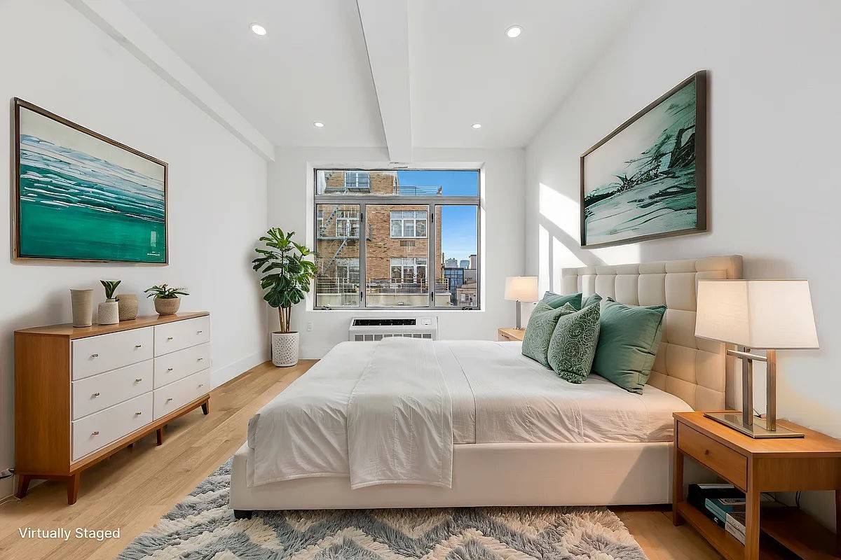 Spacious 1 Bedroom Apartment in Clinton Hill Steps from Pratt Institute Free Parking !