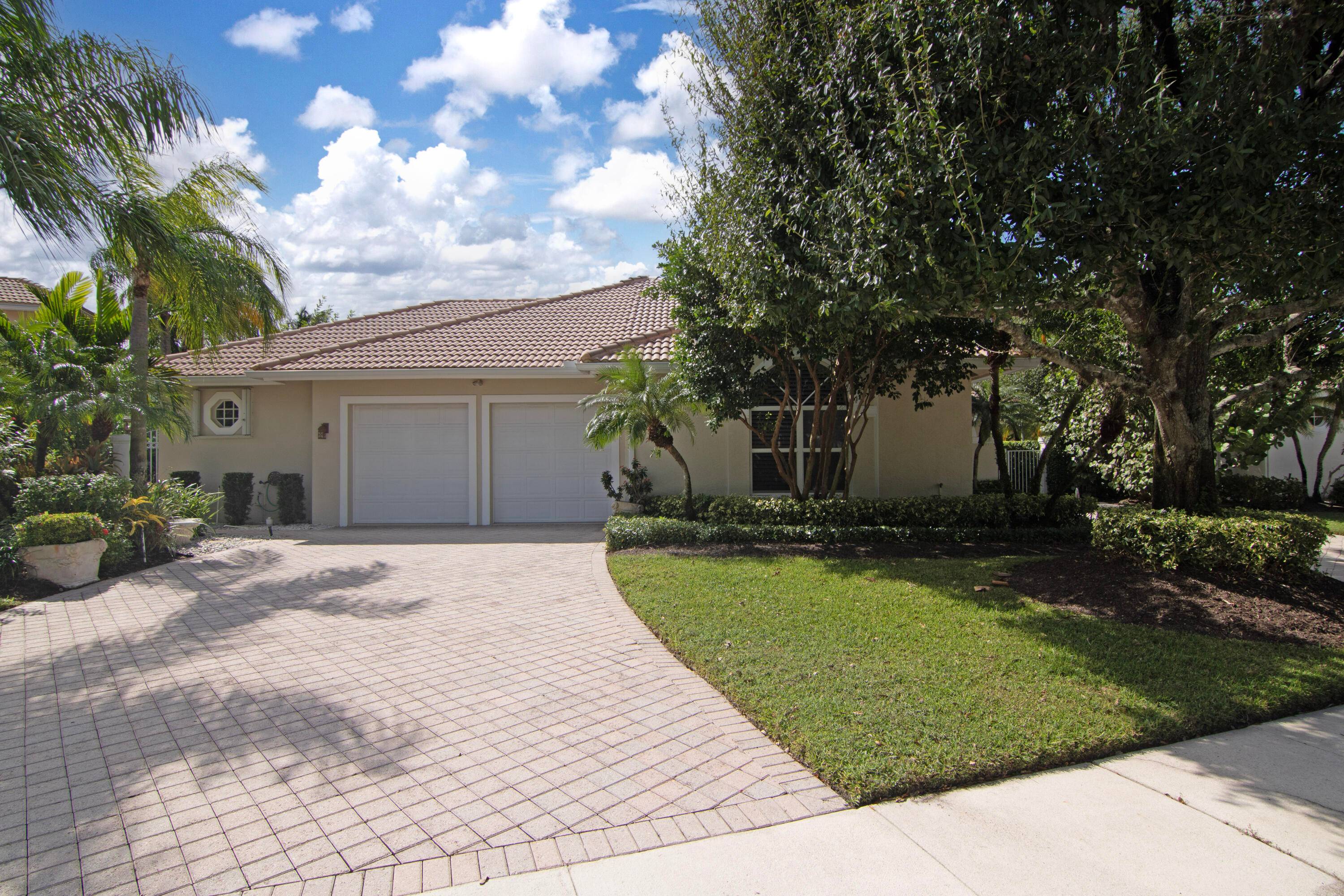 Located in Palm Beach Polo on the Dunes Preserve this 3 bedroom 3 bath property is the ideal location to enjoy your warm and sunny Florida season.