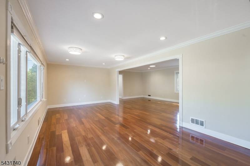 WELL MAINTAINED 4 BED 4 BATH HOME IN DESIRABLE BROOKDALE SECTION IS CLOSE TO EVERYTHING !
