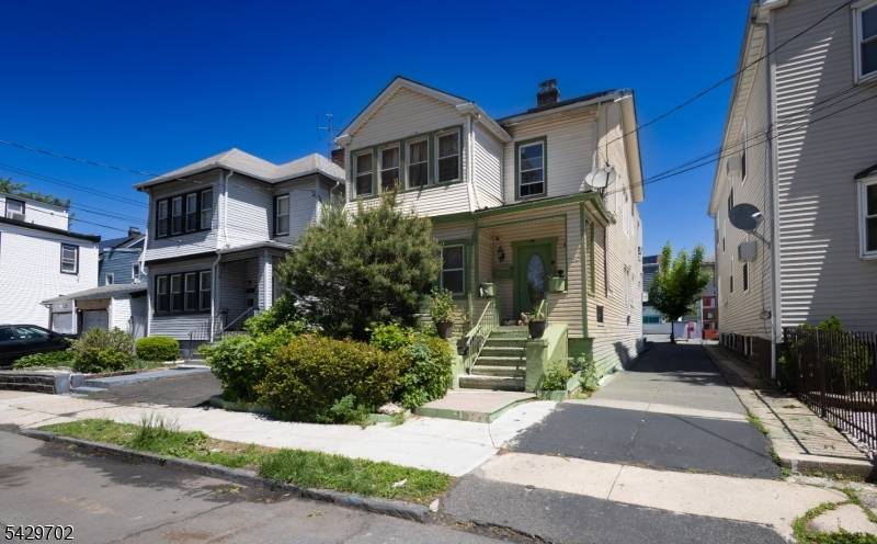 LARGE SORT AFTER MULTI FAMILY HOUSE WITH 4 ROOMS IN THE BASEMENT WITH BATHROOM.