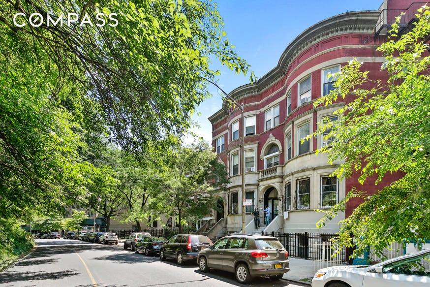 Well maintained 7 family limestone beauty located on leafy Riverside Drive and near New York Presbyterian Columbia.