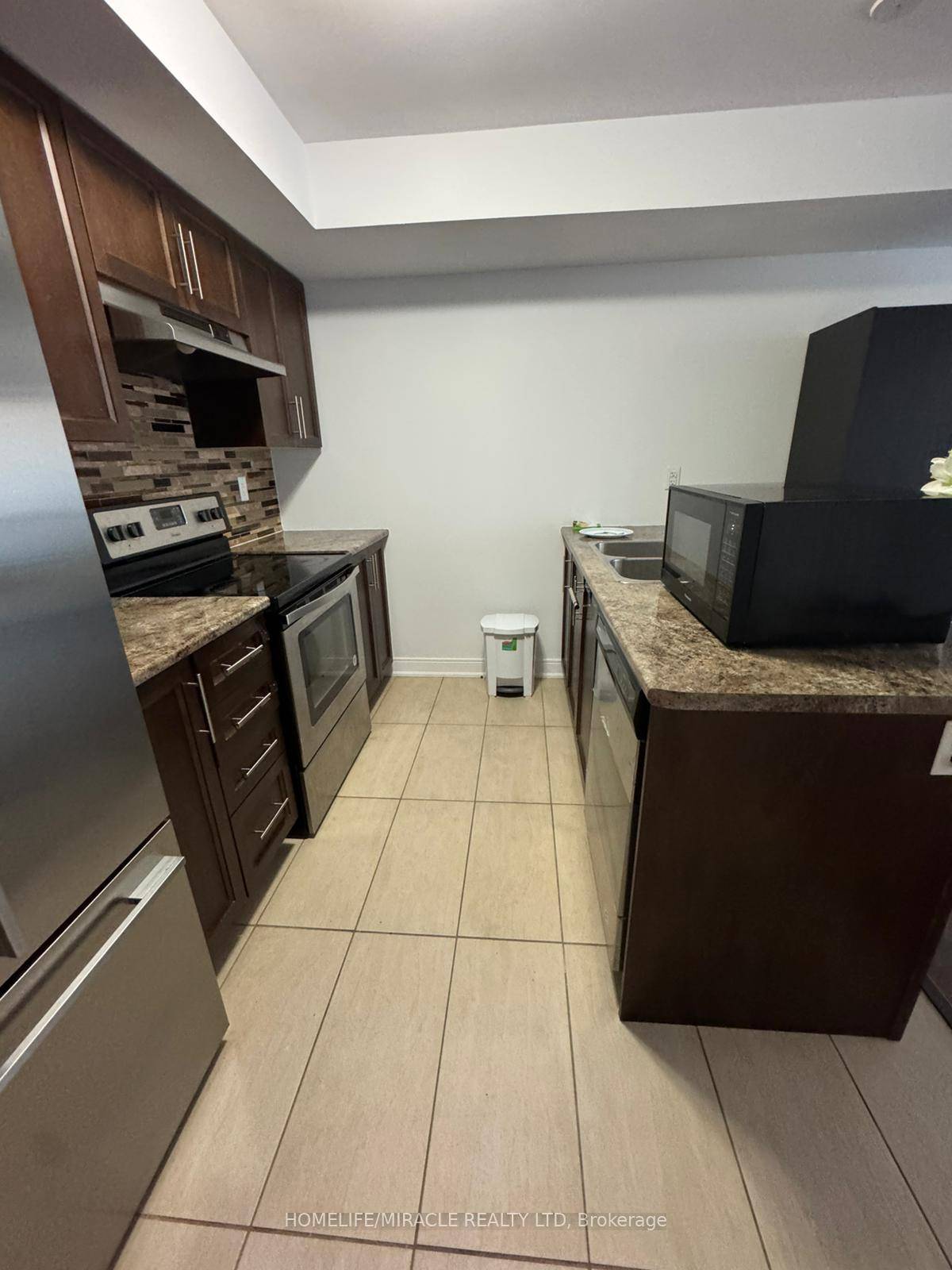 Welcome to 106 100 Dufay Road !