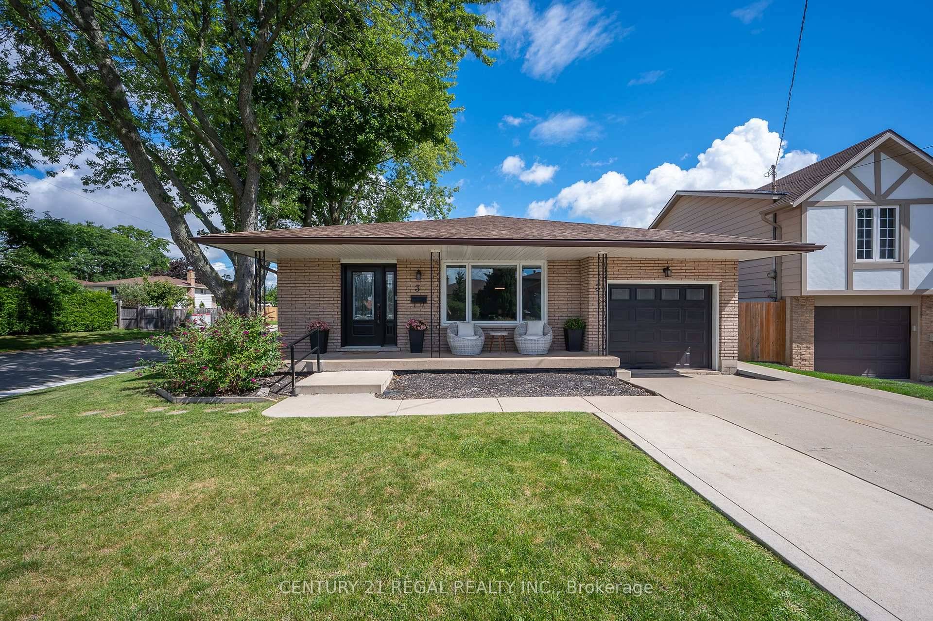 Charming and quaint 3 1 bedroom well maintained home on quiet court with a total over 2, 380 sq.