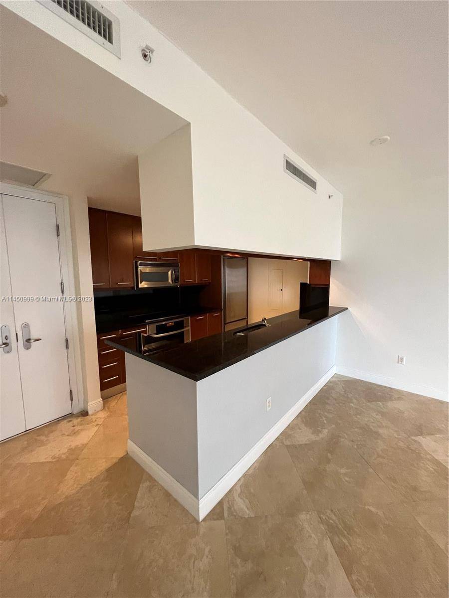 This perfectly designed unit is located at the elegantly designed Carbonell Condominium in Brickell Key which offers an array of amenities including and not limited to gym, basketball court, pool, ...