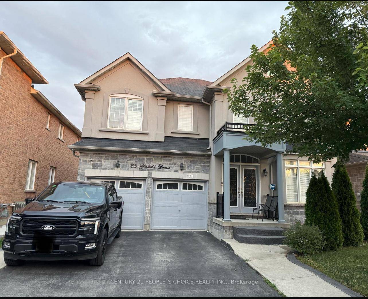 WOW ! ! ! Almost 3200 Sf Above grade Amazing Location Super Clean Property, Features 4 Spacious Bedroom, Main Floor Boost Large Living and Dining, Upgraded Kitchen, Double Door Entry ...