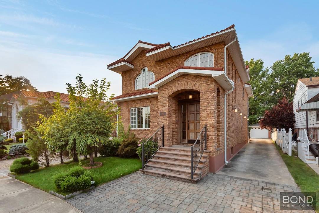 Step inside this custom built contemporary masterpiece, crafted in 2017 for those with truly discerning taste.