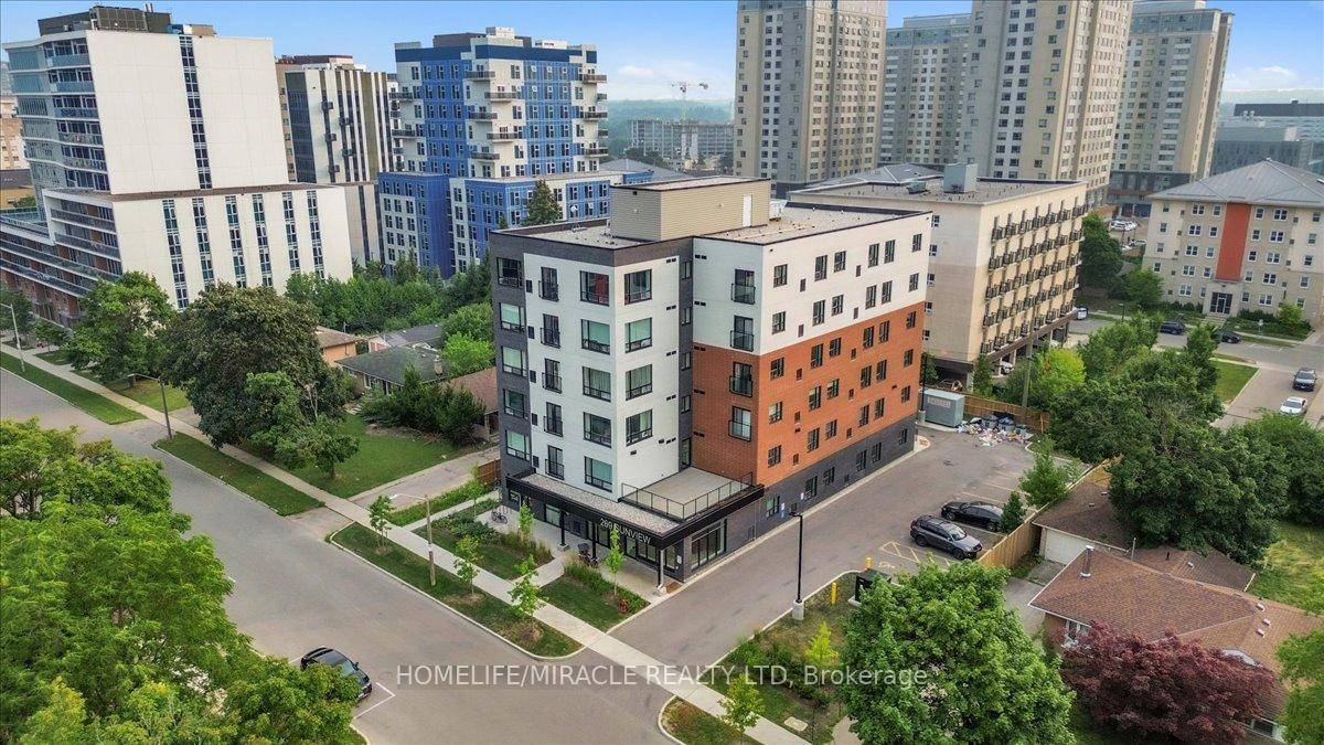 RemarksPublic This modern amp ; spacious 1 Bed den, 2 full baths condo with in suite laundry offers all the conveniences of contemporary living.