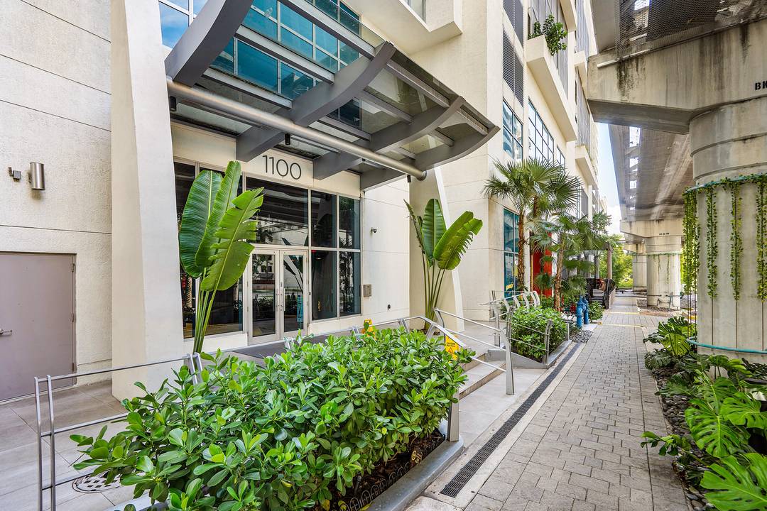 Stunning Fully Furnished 2 Bedroom Corner Residence with Bay Views in the Heart of Brickell !