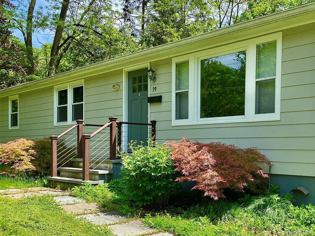 Located in the village of Rhinebeck on a quiet street, you will find this one story home in immaculate, move in condition.