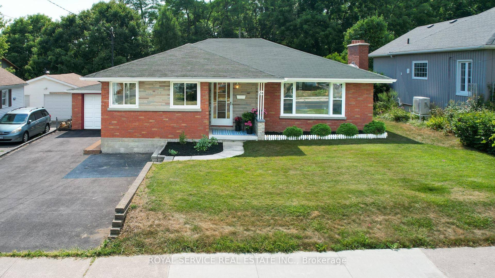 Charming Brick Bungalow in the Heart of Colborne Welcome to this sun filled solid brick bungalow, ideally located close to downtown Colborne and local parks.
