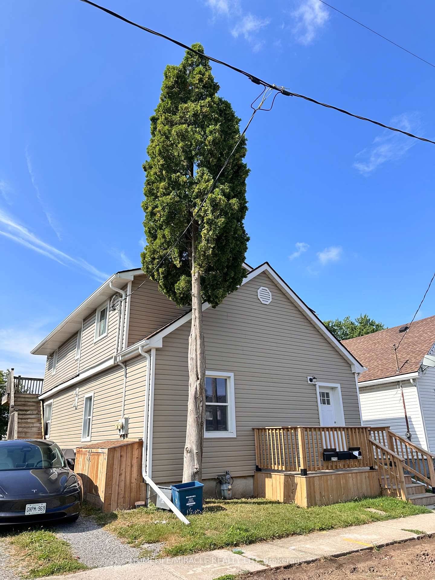 one month rent free if leased before oct 1st, 2025.