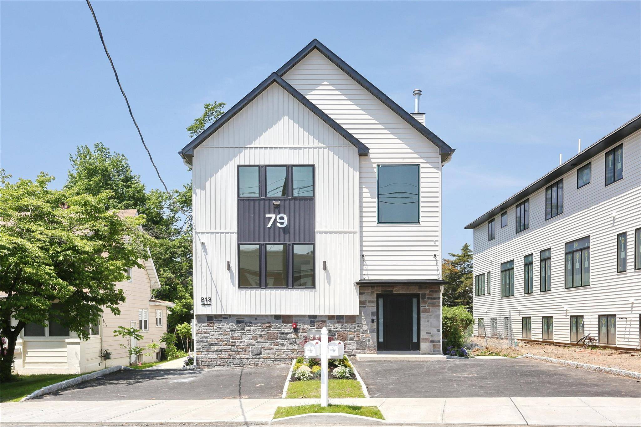 79 S Madison presents an incredible opportunity to own a newly constructed townhouse spanning 3813 sq ft.