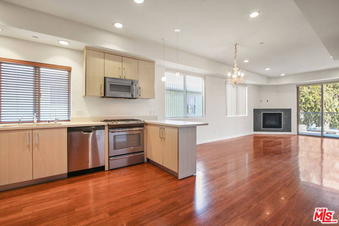 819  S Holt Ave 2BR Beverlywood La