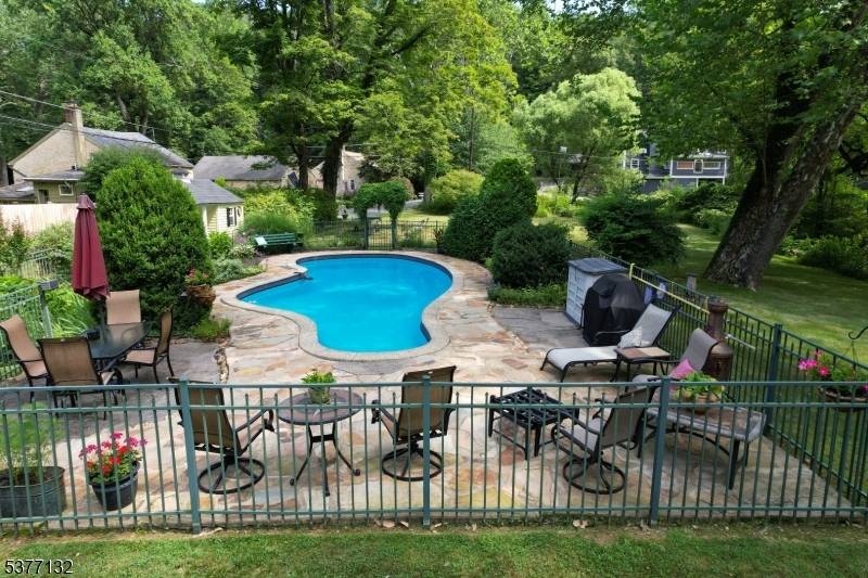 A Nature Lover's Hidden Retreat Close to Everything PLUS EASY COMMUTE to NYC via route 80, route 10 and route 46.