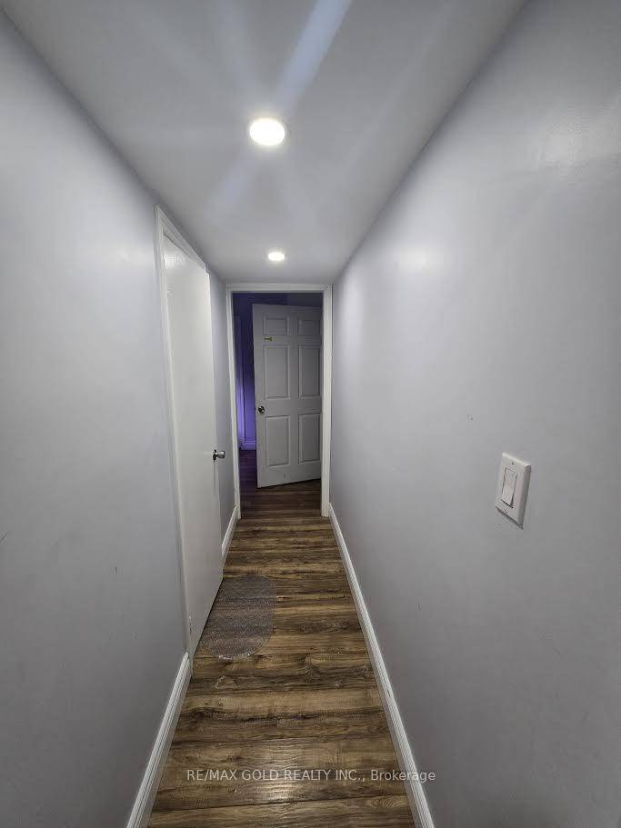 On a very quiet crescent location in a sought after South London, A purely residential area hence close to shopping, business and transit system.