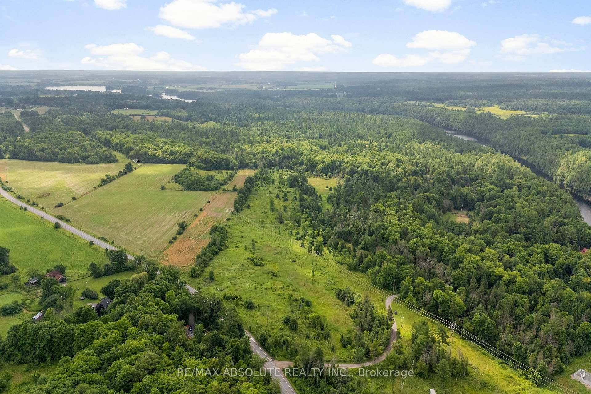 Lovely building lot offering the perfect canvas to bring your vision to life !