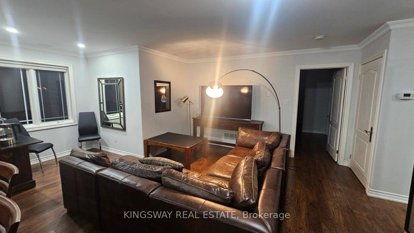 Welcome to stunning, fully furnished wall unit in a prime location ?