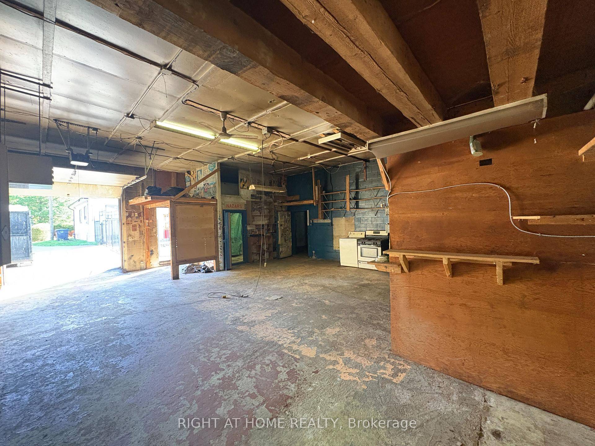 1400 SQFT Garage Storage Workshop.