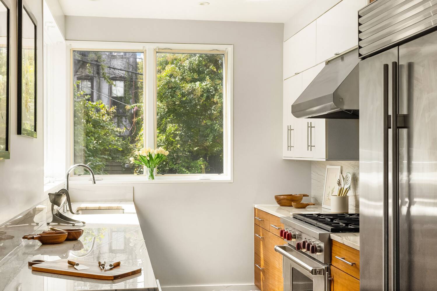 386A 12th Street, is a charming two family townhouse, featuring an owner's duplex with a massive garden as well as an attractive one bedroom garden level apartment perfect for additional ...