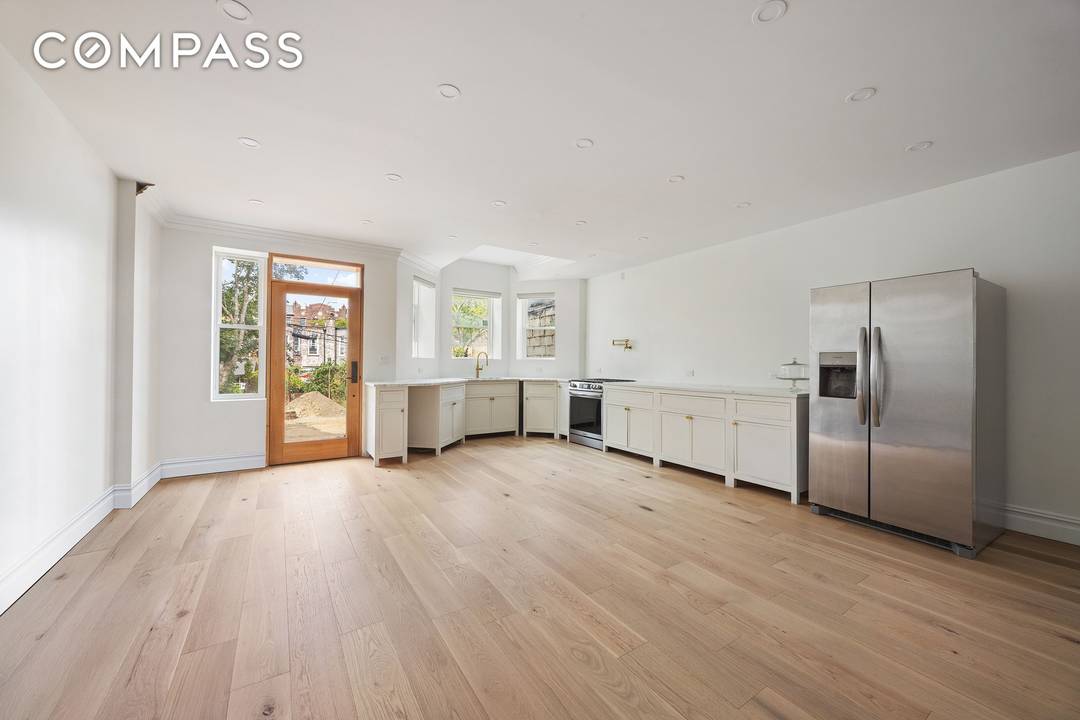 This beautifully renovated Crown Heights townhouse is a rare opportunity.