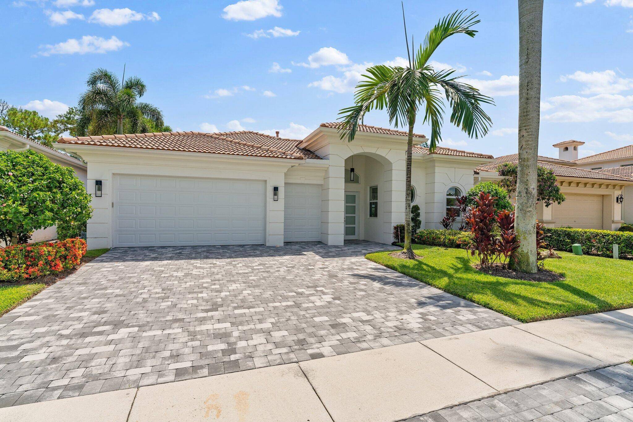 Beautiful courtyard home with guest house.