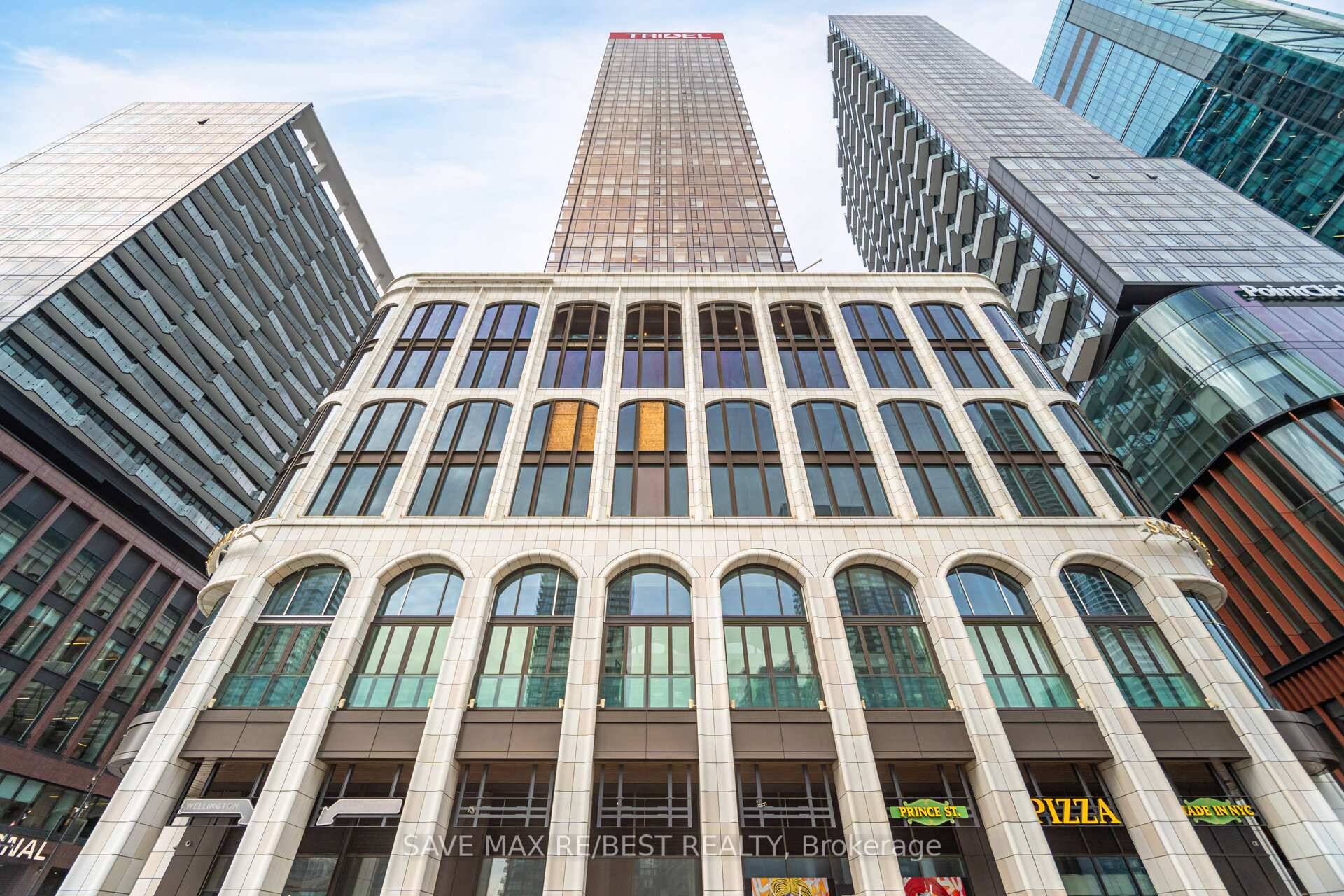 Luxurious 2 Bedroom Den Condo, 946 Sq Ft, High Floor Living with Southwest Views !