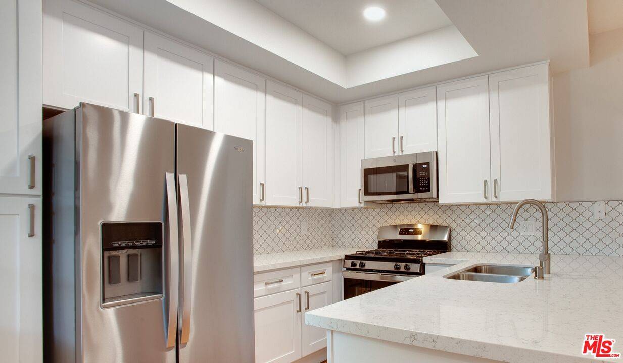 1420 Ambassador St. 2BR Beverlywood La