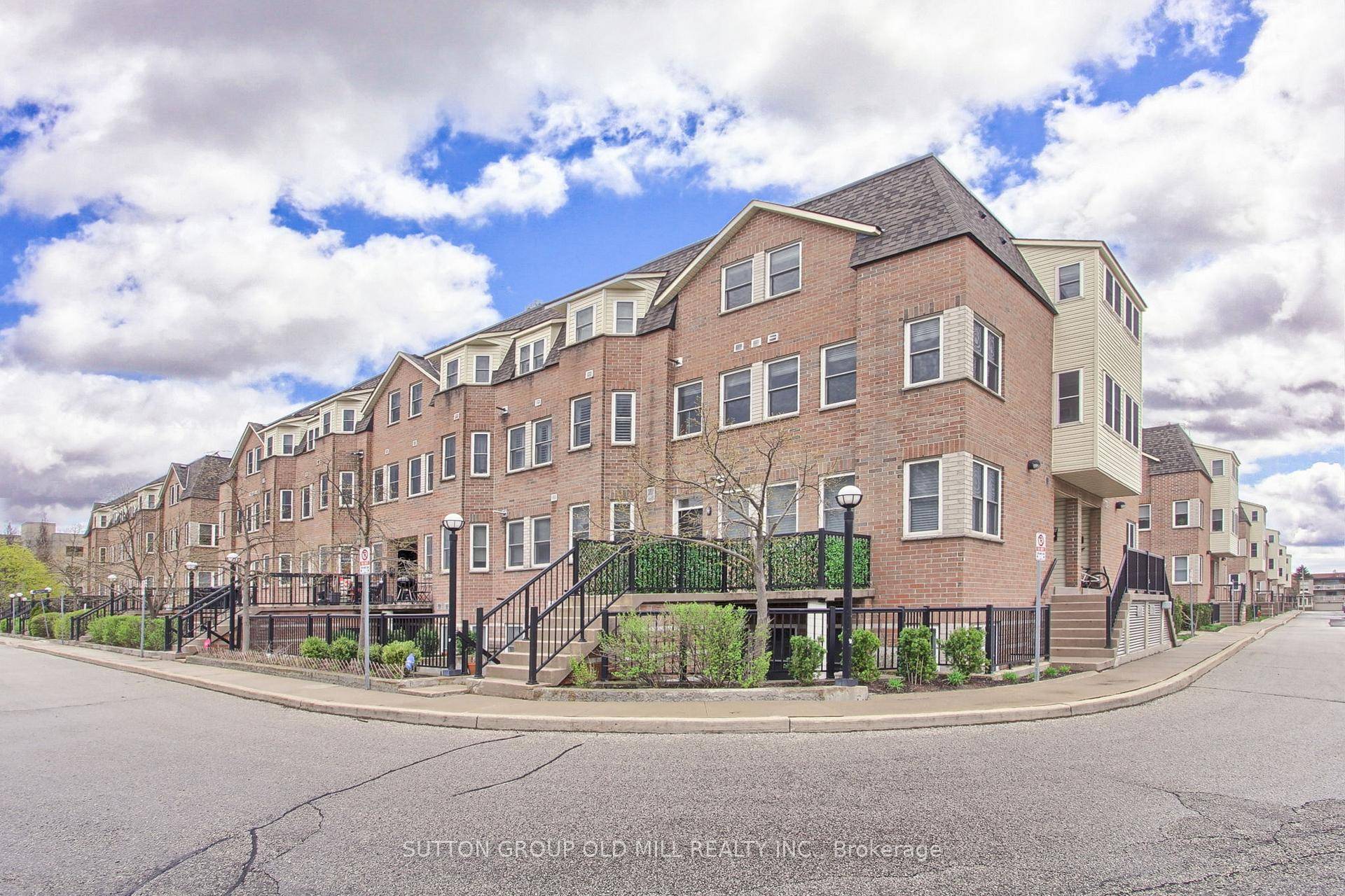 Welcome to this bright and spacious 1, 050 sq ft 2 bedroom den plus 315 sr ft rooftop terrace unit.