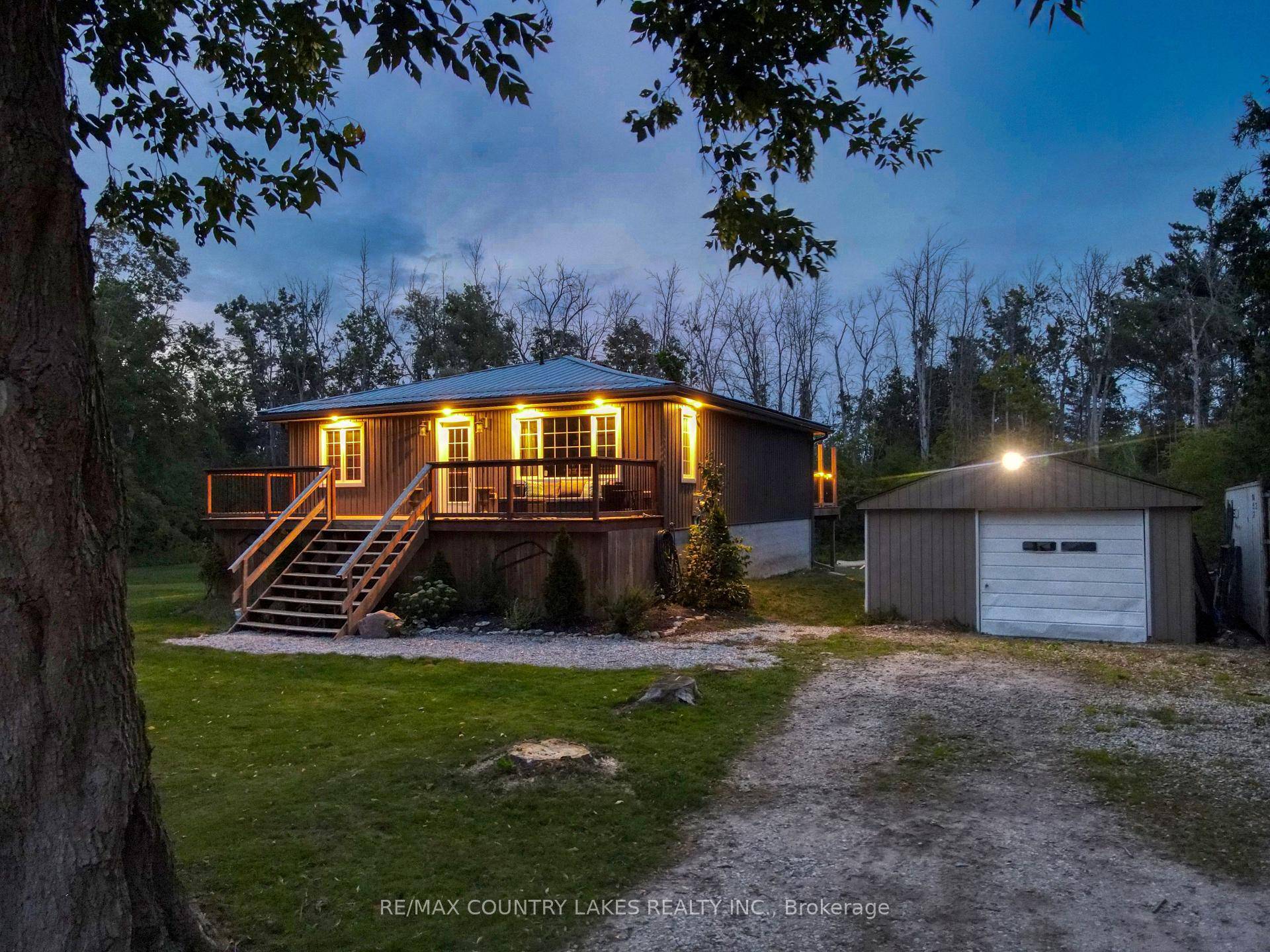 Ultra Private Retreat on Whites Creek Just Minutes to Lake Simcoe.