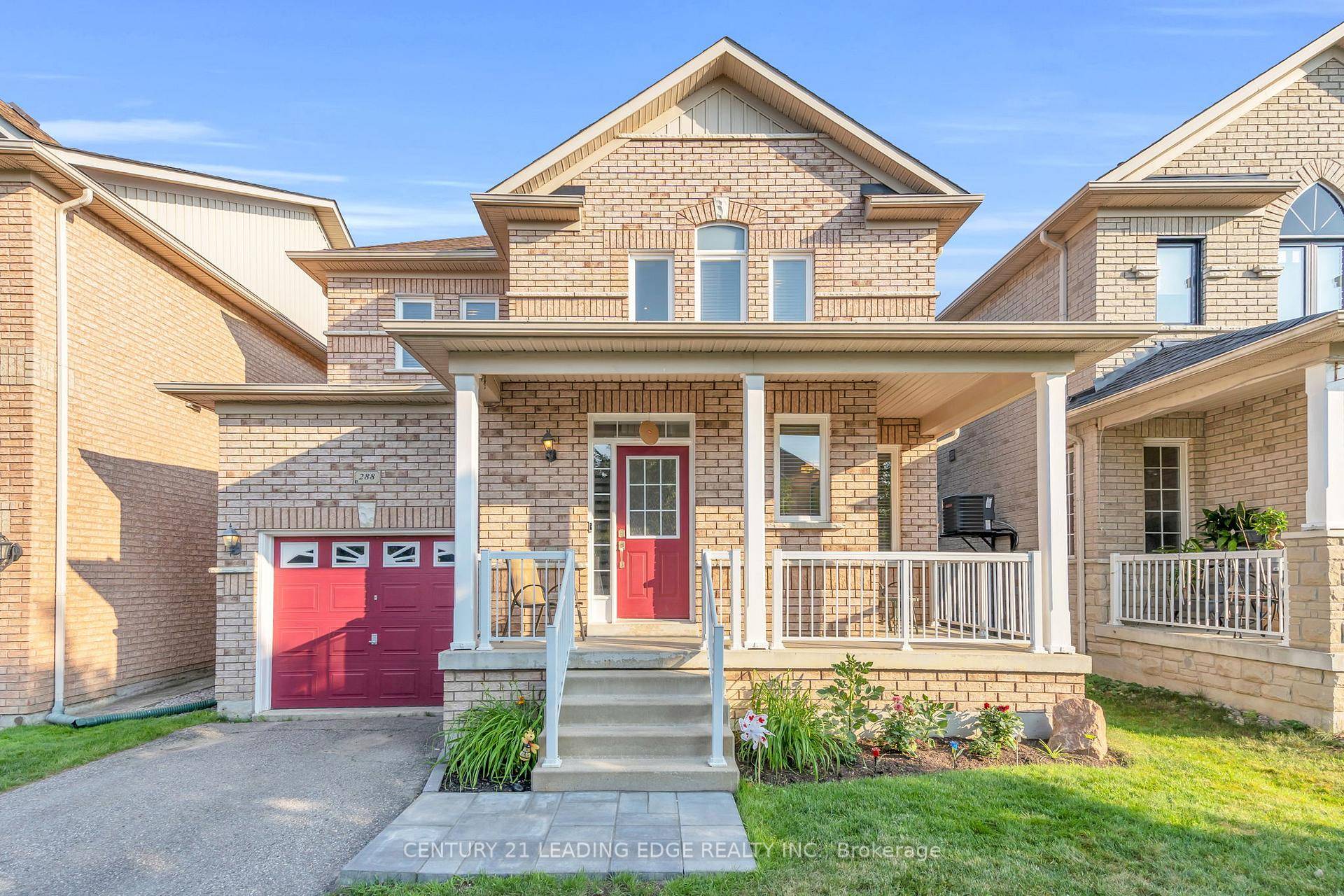 Beautifully maintained 3 bedroom, 4 bath detached home in prime Aurora location.