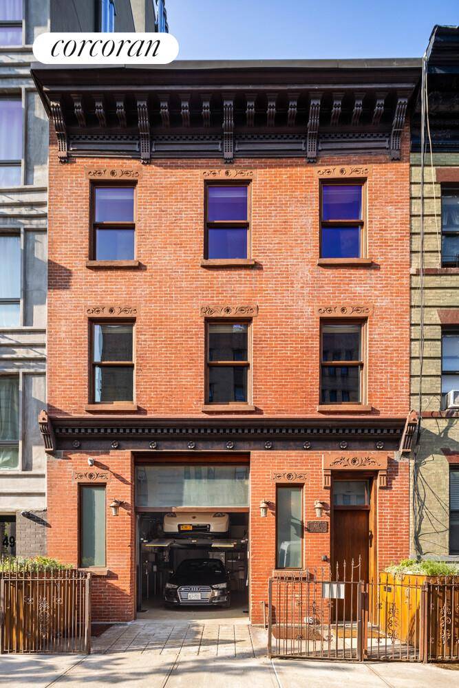 A Bespoke Carriage House Reimagined for Modern Living This former 19th century carriage house and stable, reimagined by its architect owners, has been masterfully transformed into a 4, 000 SF ...