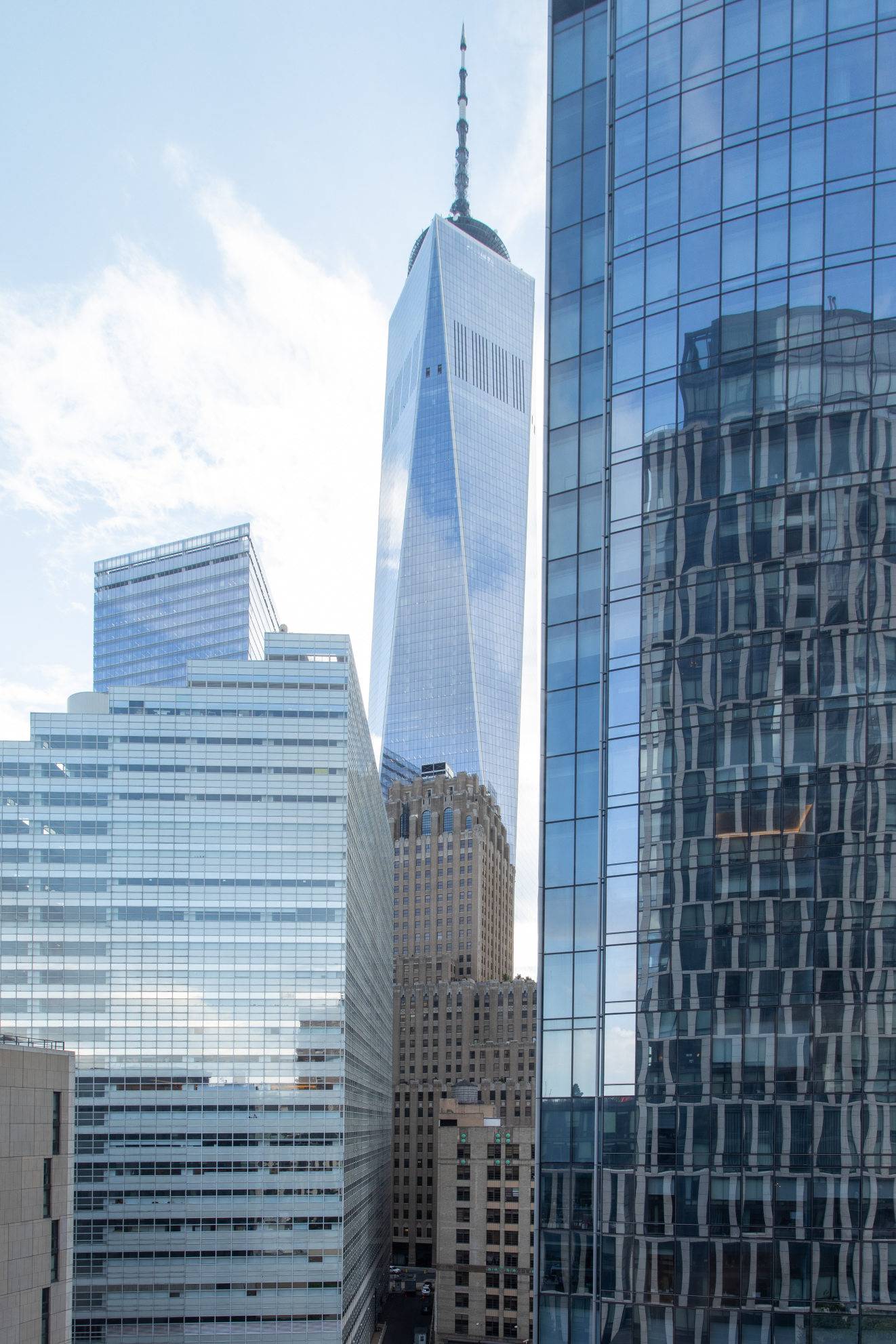 Built in 2009, 101 Warren quickly became an iconic building in TriBeCa, and now is your opportunity to buy a stunning unit for a great price.