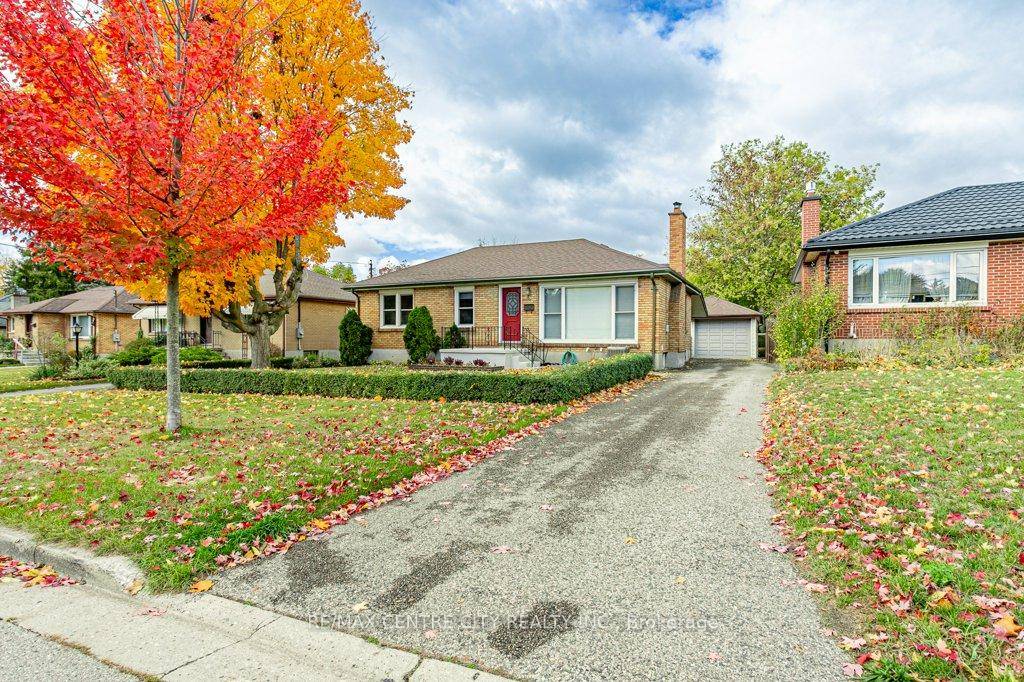 Welcome to 165 Ellsworth Crescent in the desired Fairmont community.