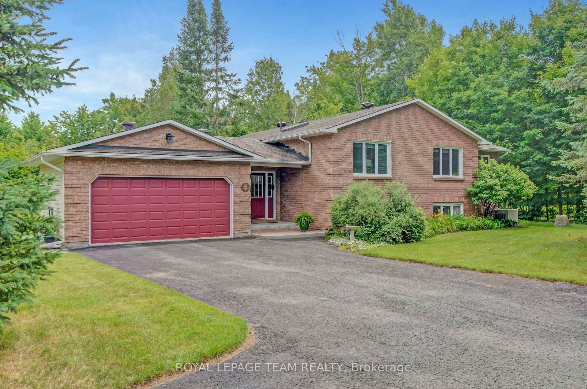 Discover the perfect blend of comfort and natural beauty in this architecturally designed 2 1 bedroom 2 bath split level.