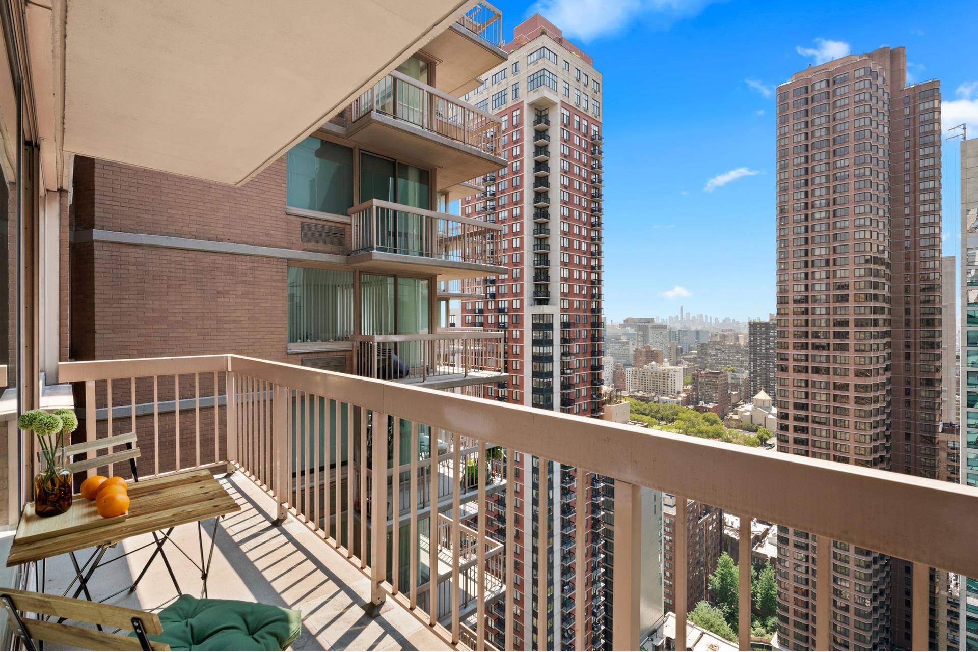 High Floor South Facing 1 Bed 1.
