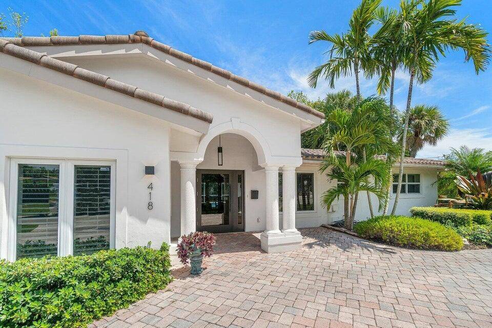 BEAUTIFUL HOME IN EAST BOCA IN ONE OF THE MOST DESIRED NEIGHBORHOODS.
