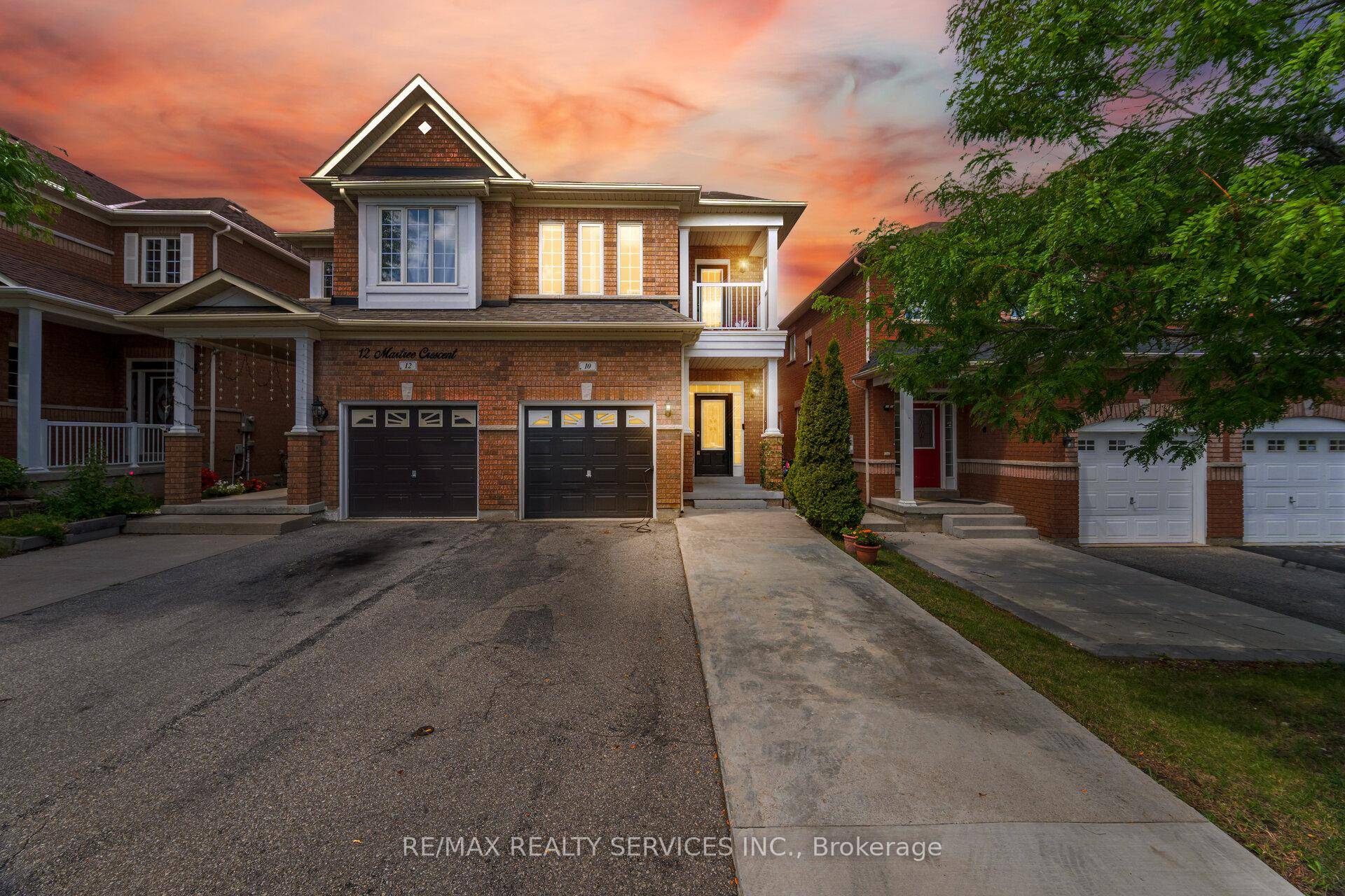 ! ! ! Beauty of Lakeland Village 4 bedroom home !