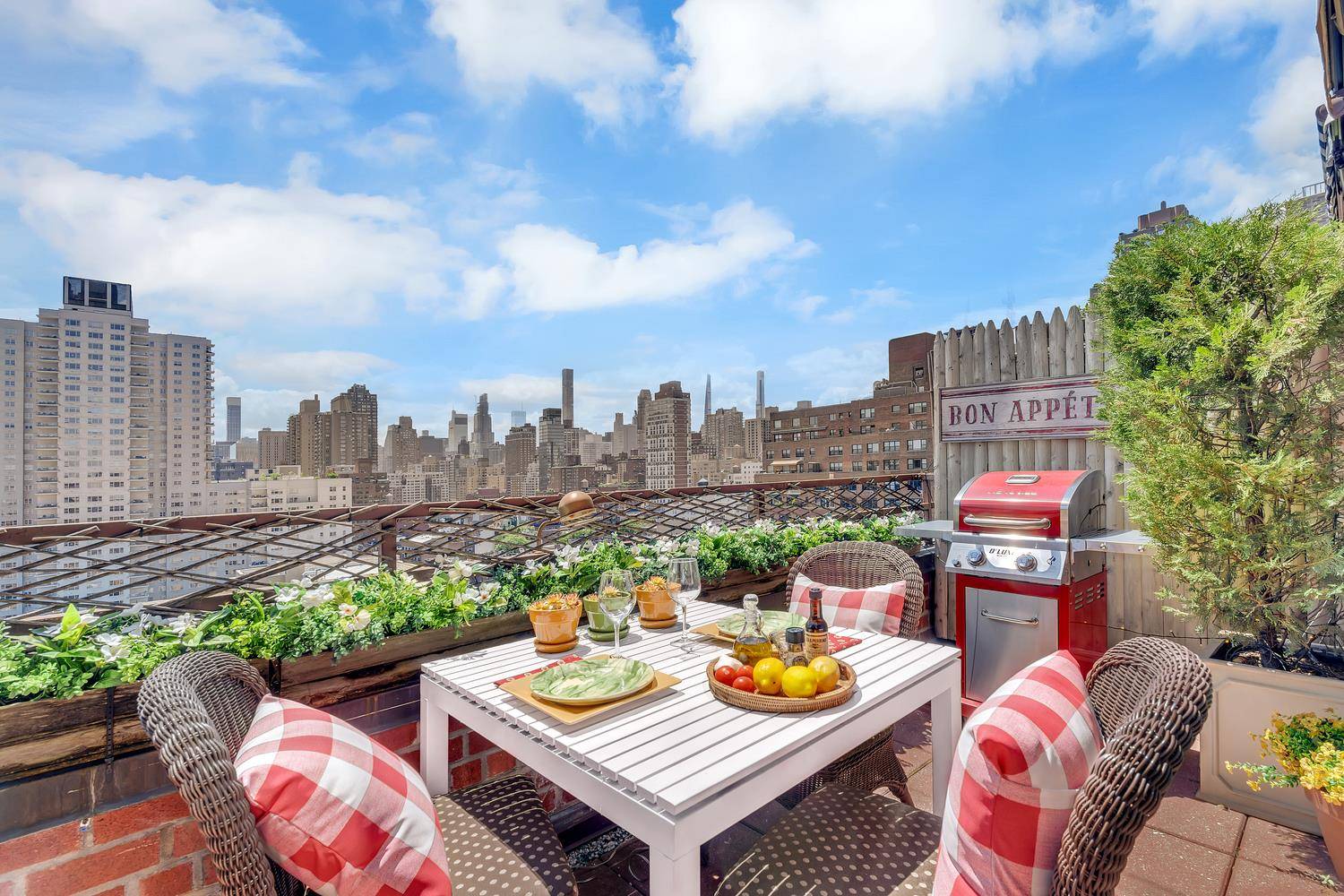 Day or Night, a Terrace Lover's Delight !