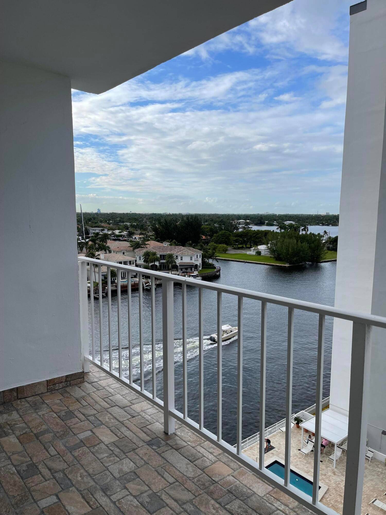 HOLLYWOOD BEACH WATERFRONT CONDO.