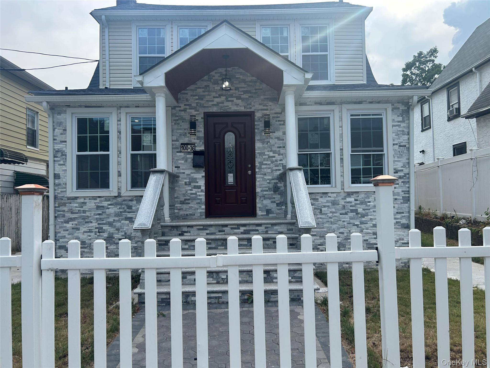 Newly renovated Gorgeous 2nd floor 4 bedrooms 1 full bathroom and 1 half bathroom Apartment in Hollis ready for rent.