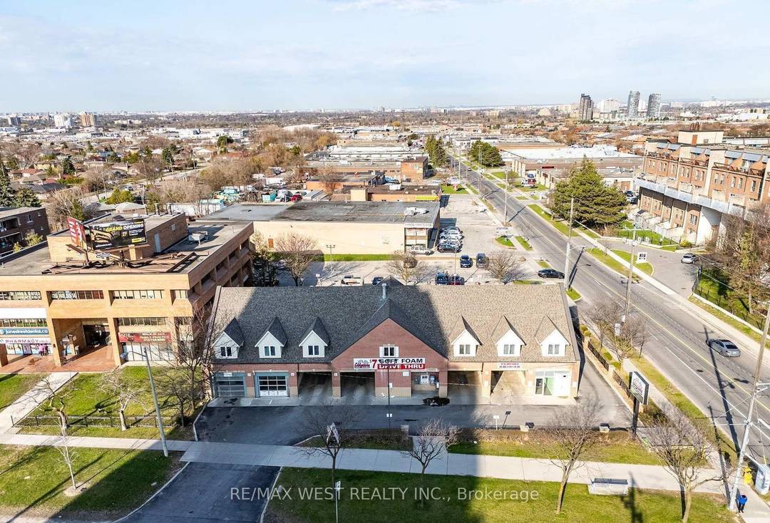 Welcome To 2800 Jane Street Prime Opportunity In The Heart Of Toronto !