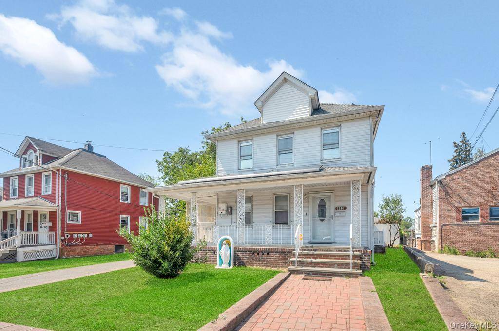 Charming Colonial in the Heart of Valley Stream !