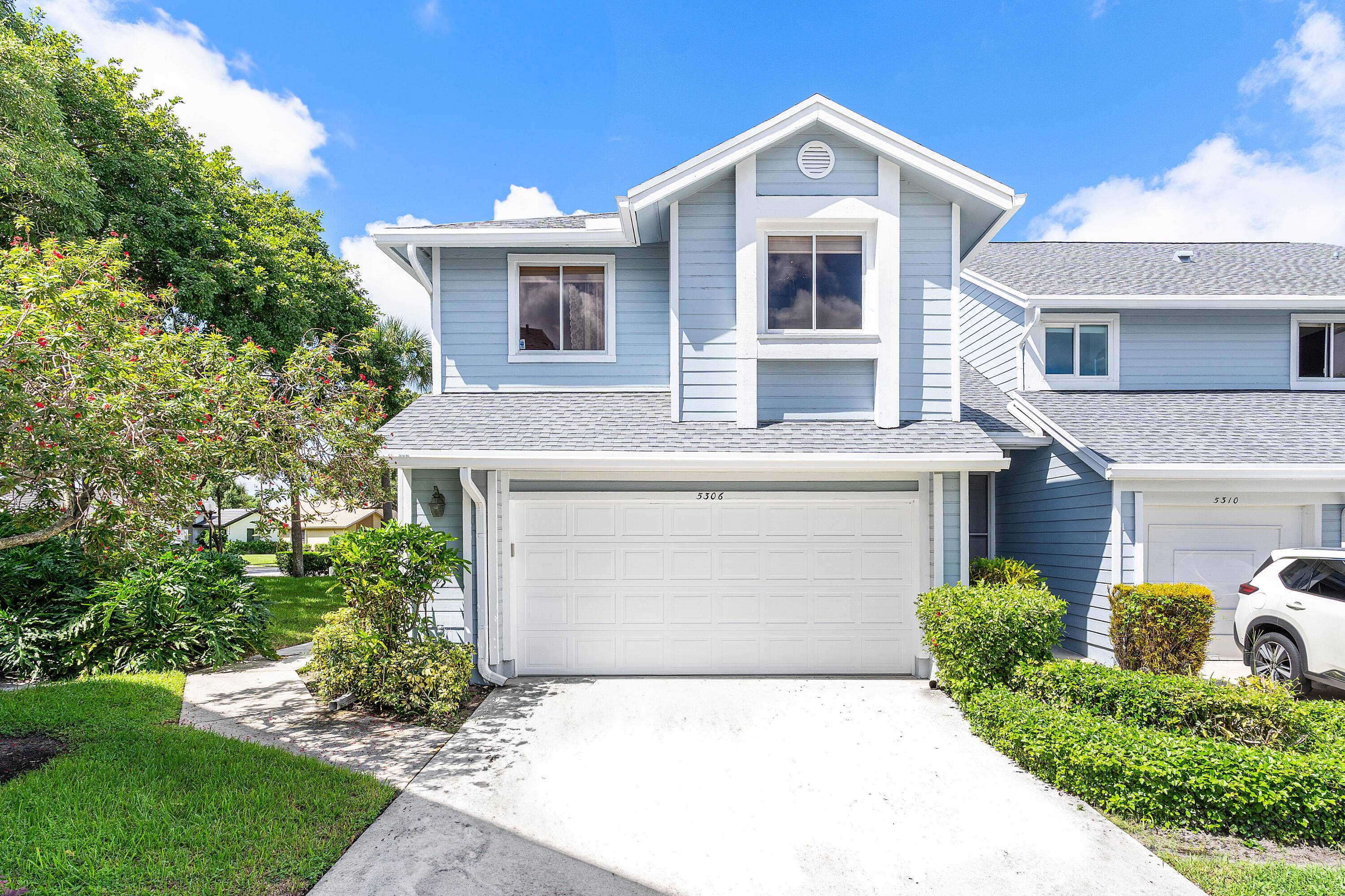 Welcome to this well designed, well maintained townhouse.