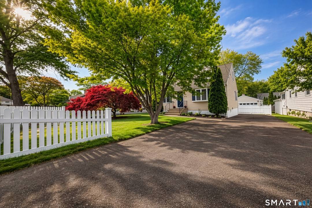 Special in Stratfield ! Set well back from the road behind a classic picket fence, this completely renovated jewel box delivers absolute move in ready perfection.