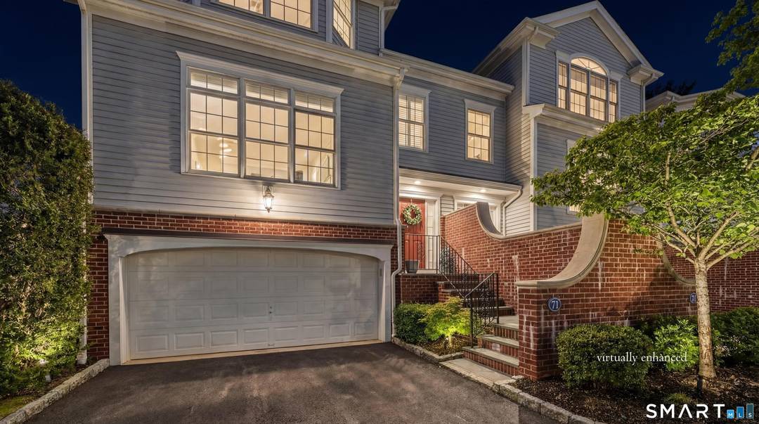 Perfectly situated in Southport, this beautifully appointed 3 bedroom, 3.