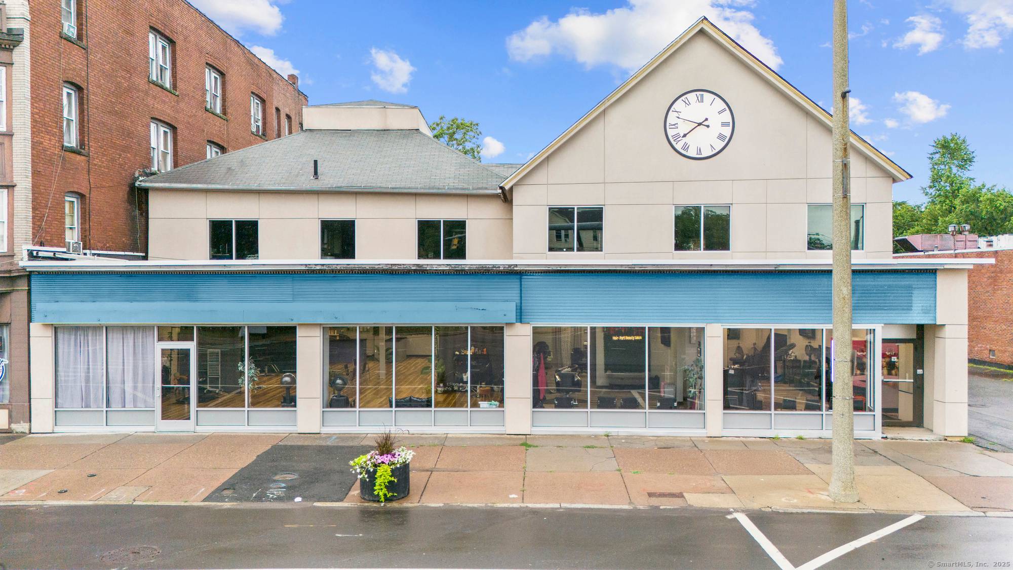 Located at 1191 1195 Main Street in East Hartford, this well positioned property offers excellent visibility along a high traffic corridor with over 20, 000 vehicles passing daily.