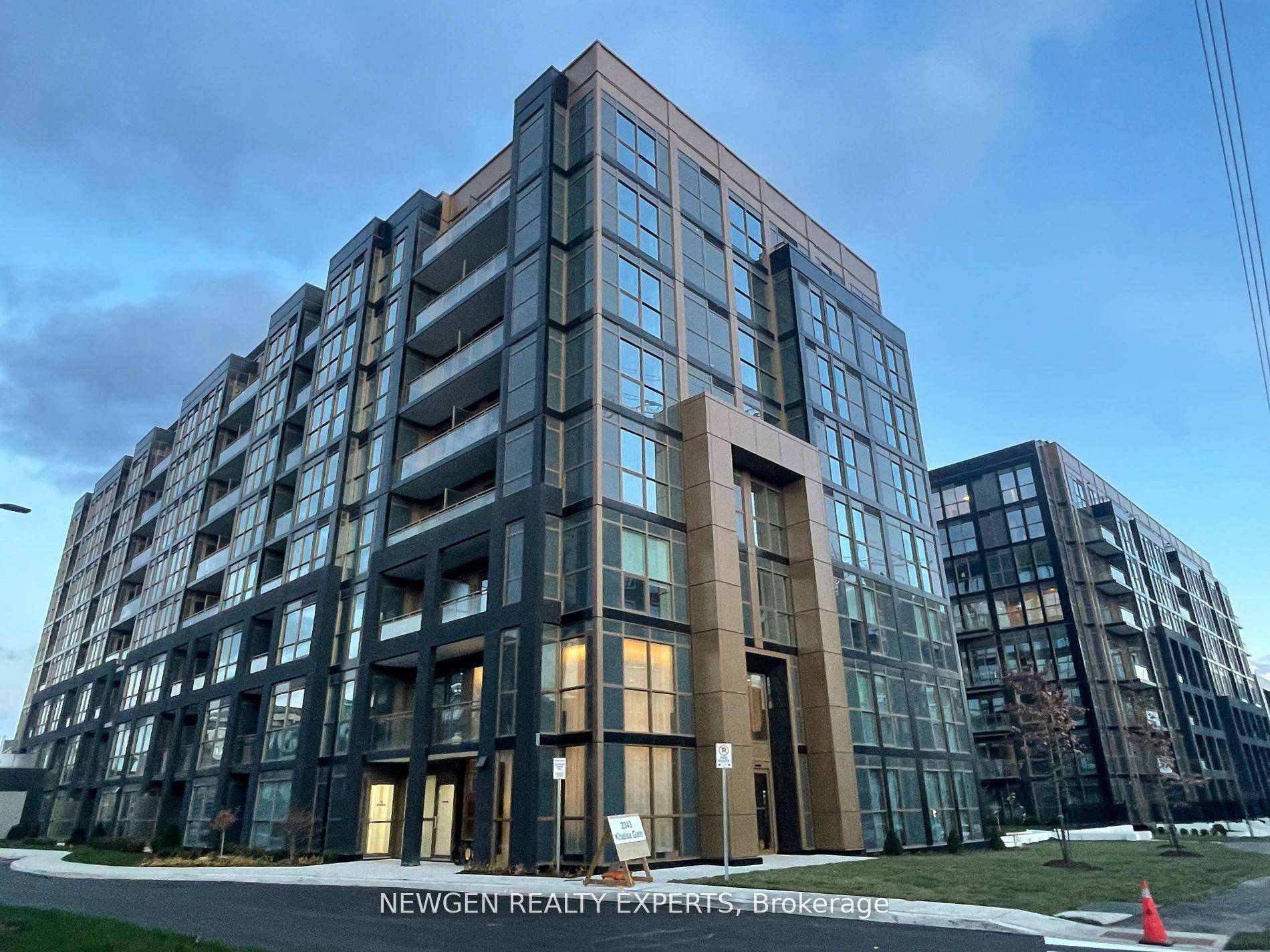 Impeccably designed 1 Bedroom Den Condo with 2Full Bathrooms, ideally located in the heart of Oakville.