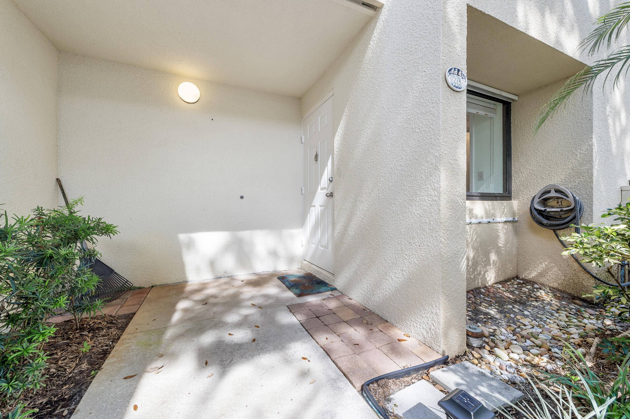 Beautiful corner townhouse located in the desirable intracoastal community of Oak Harbour in Juno Beach.